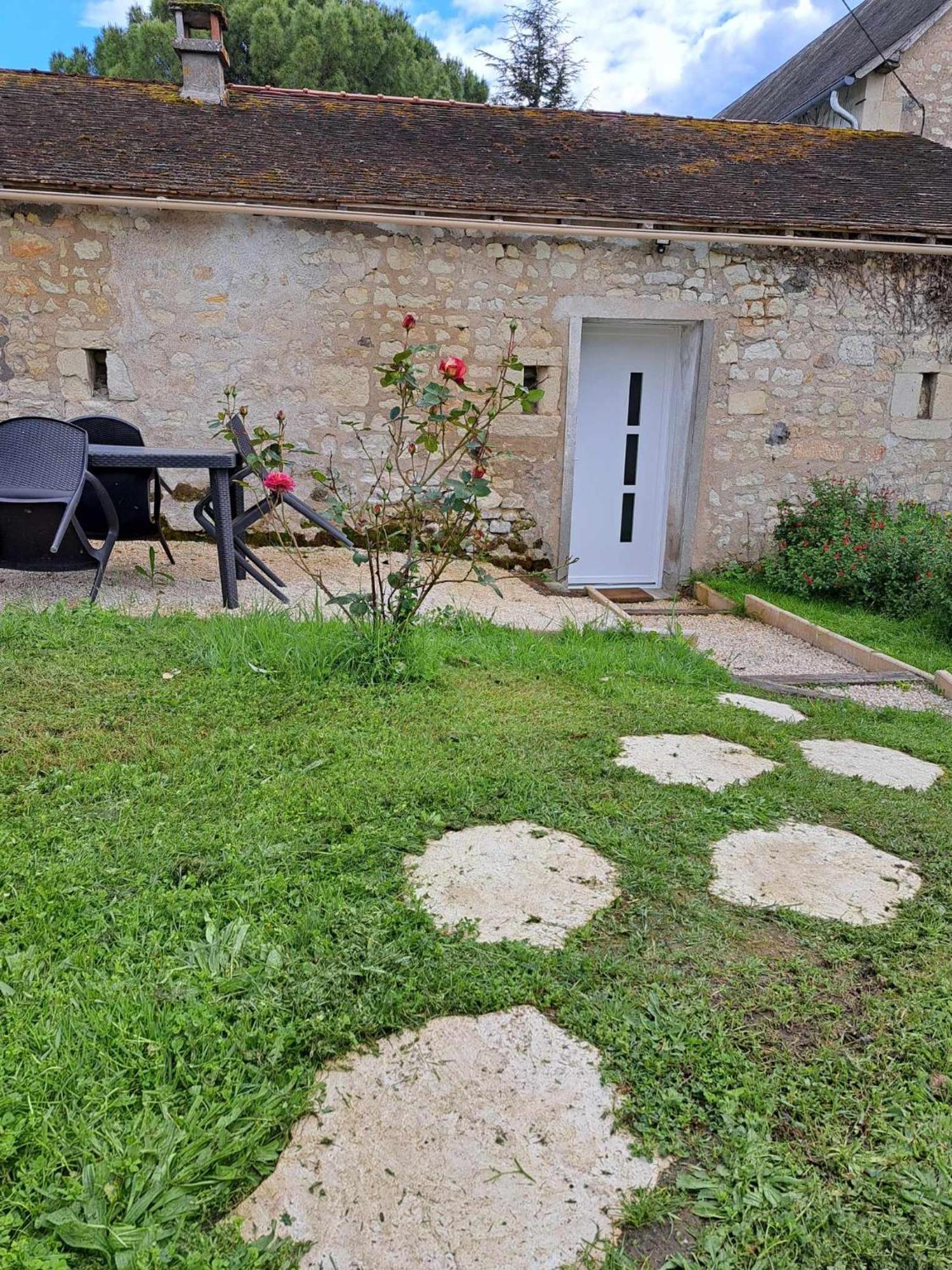 Logement Chaleureux Avec Parking Gratuit Oyre エクステリア 写真